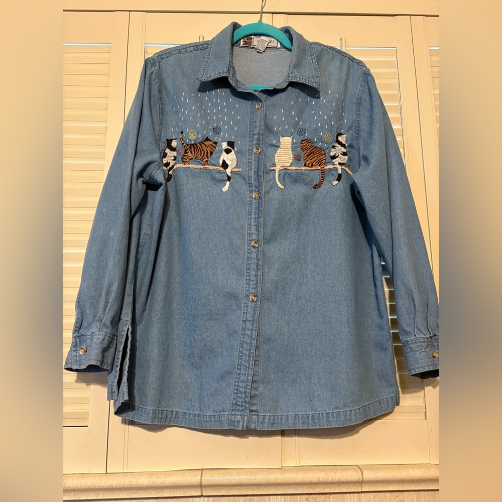 90s Embroidered Cat Denim Shirt! Size large women’s